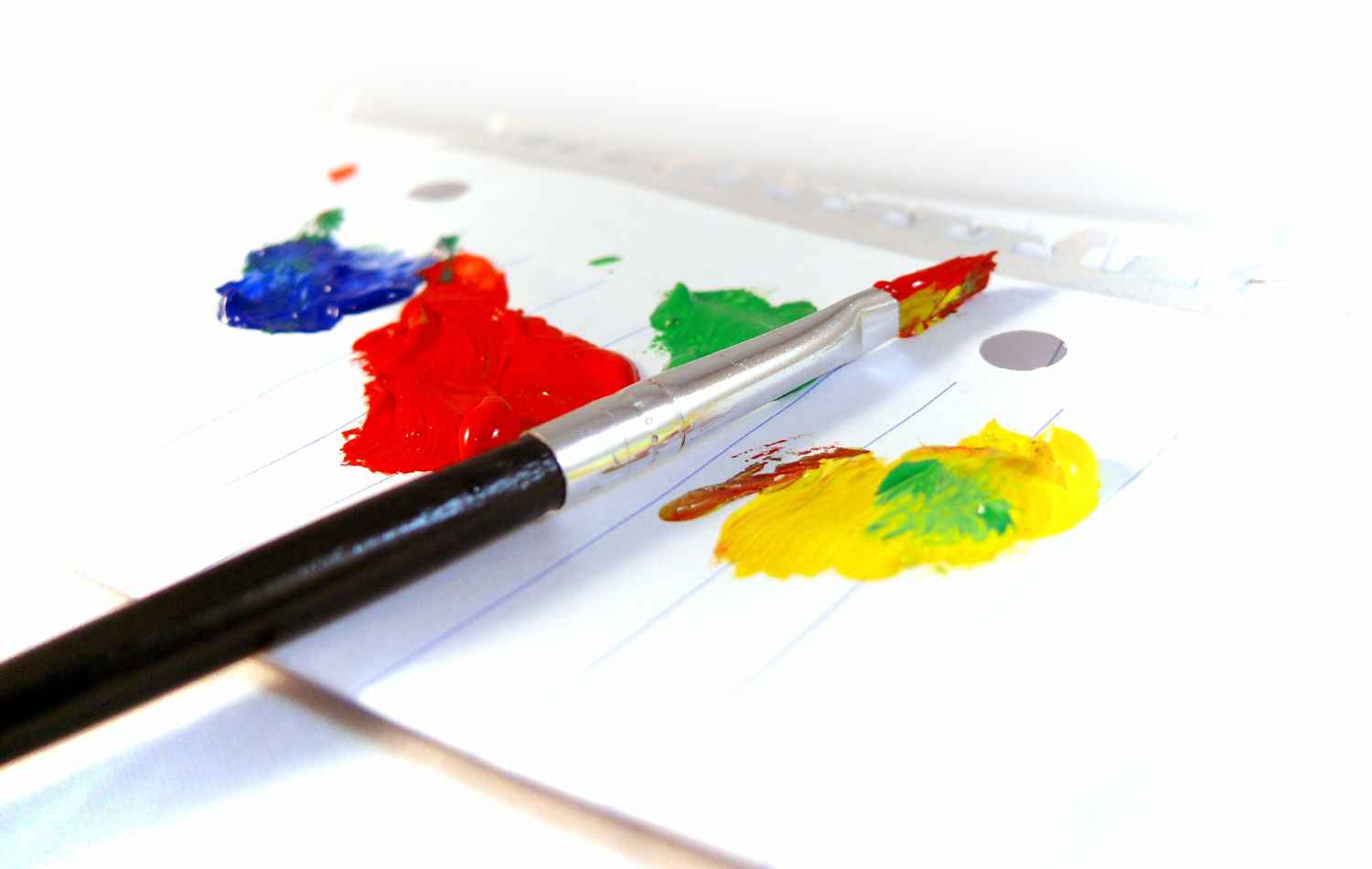 פתח את היצירתיות שלך: איך לבחור את מכחול הצבע המושלם ליצירת האמנות שלך?